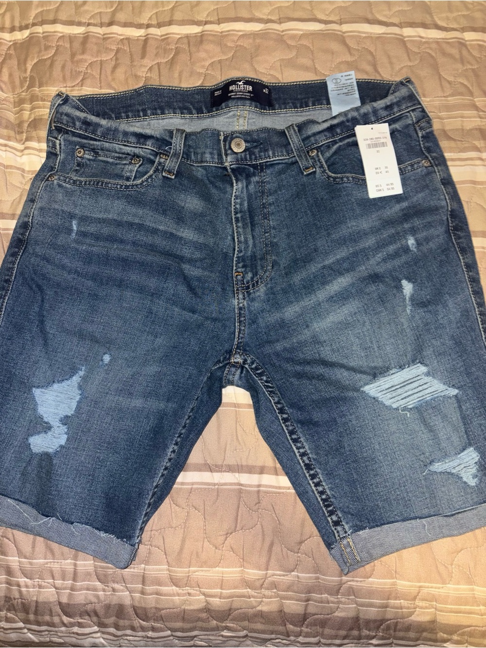 Hollister Men's Ripped Denim Jean Shorts in Blue Wash